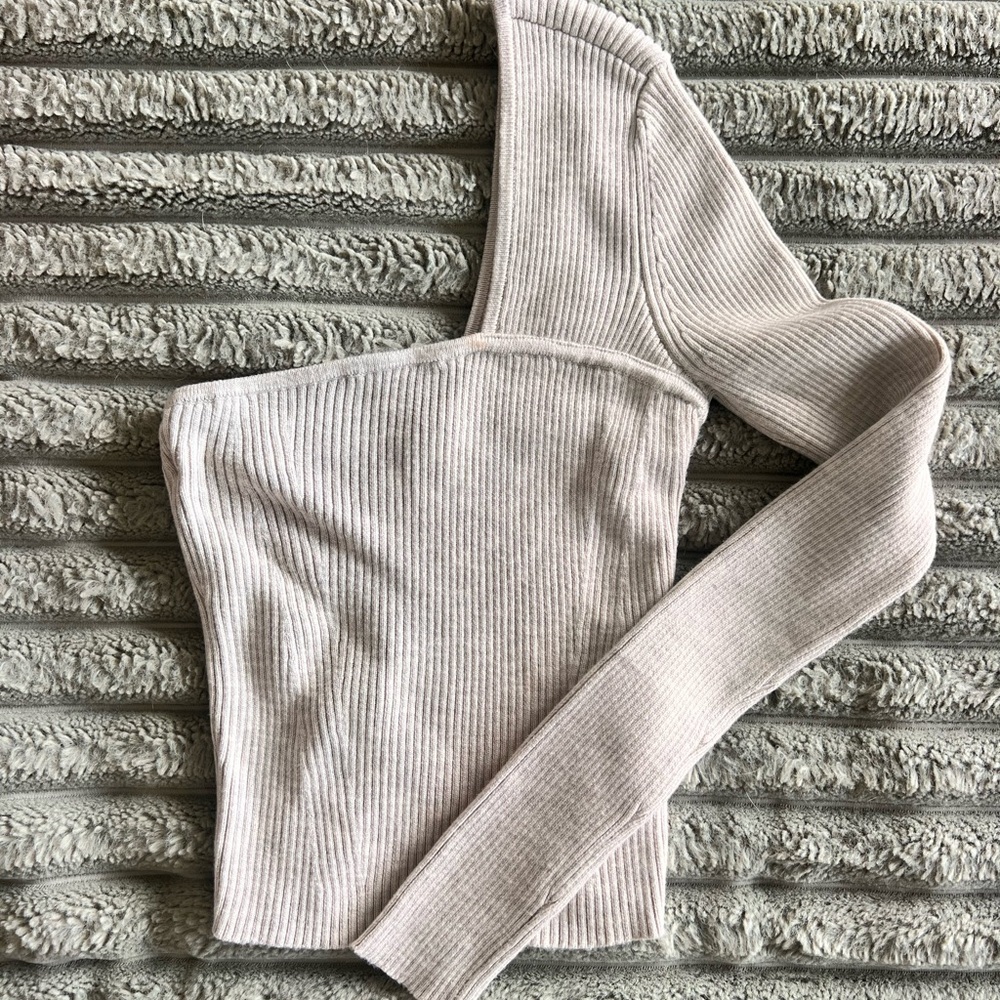 Abercromie & Fitch Long Sleeve One Shoulder Cream Ribbed Top- Size XS